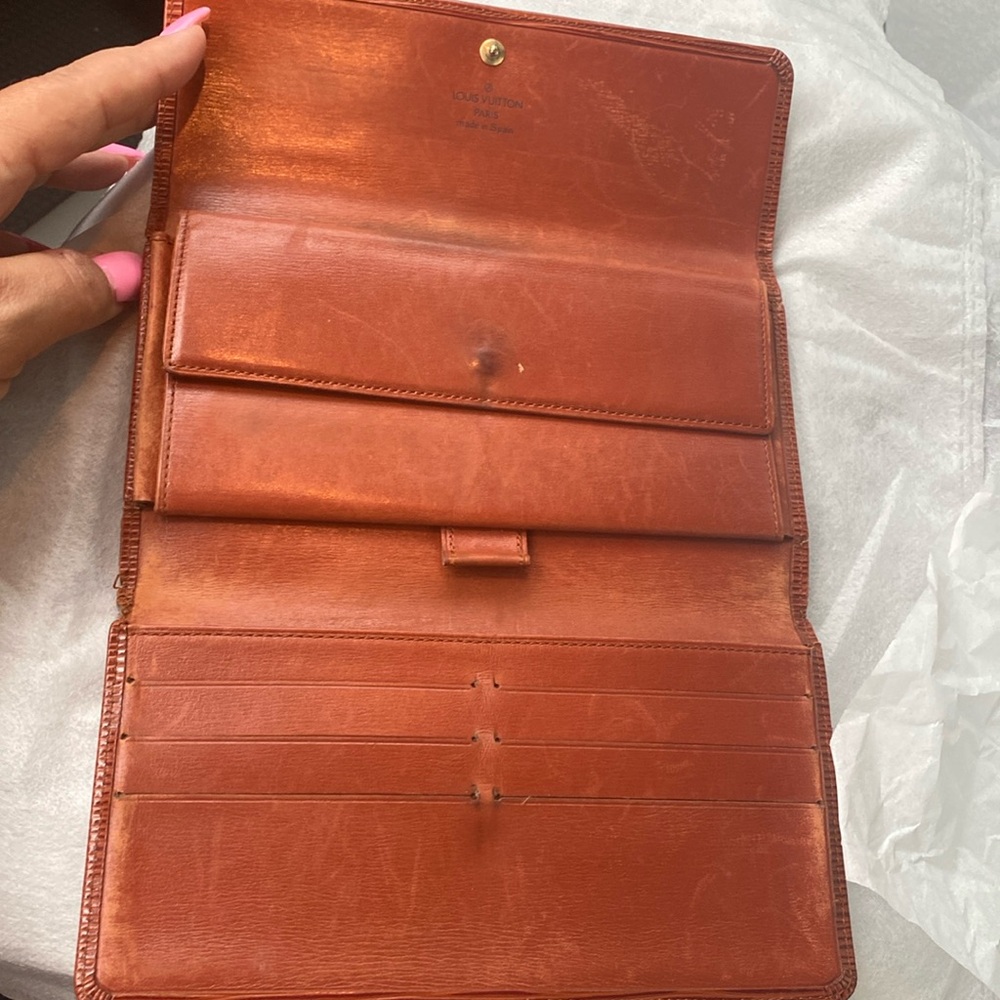 Louis Vuitton Epi Wallet - Picture 7 of 9